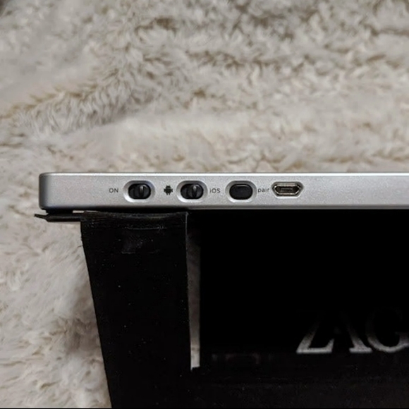 *SOLD* ZAGG Flex Bluetooth Tablet Keyboard Folio Apple/Android - Picture 2 of 6